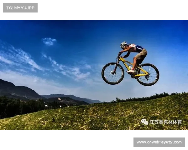大学生组别竞争激烈，展现山地自行车运动新生力量